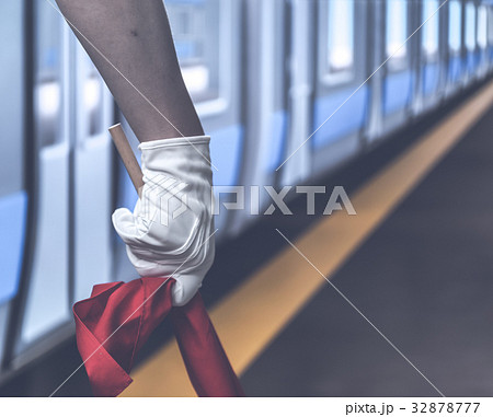 駅員イメージ［背景美術セット使用］駅　 32878777