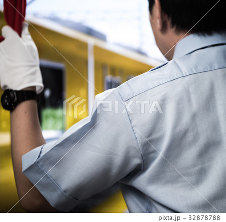 駅員イメージ［背景美術セット使用］駅イメージ 32878788