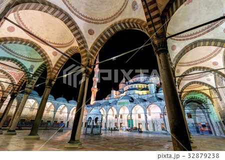 Blue Mosque at night in Istanbul Blue Mosque at night in Istanbul 32879238