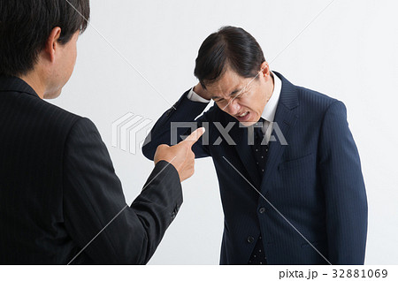怒られるビジネスマン 32881069