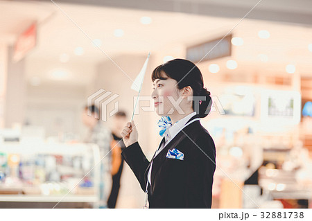 空港　ツアー添乗員 32881738
