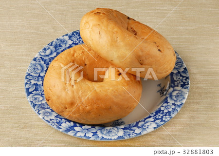 Bagels 32881803
