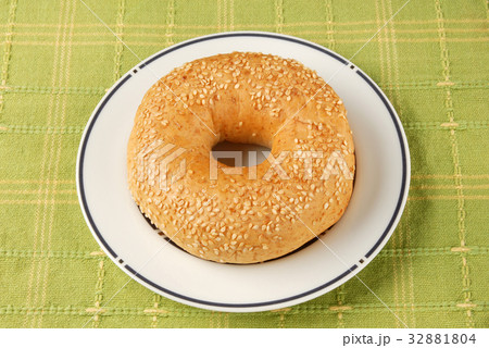 Bagel 32881804