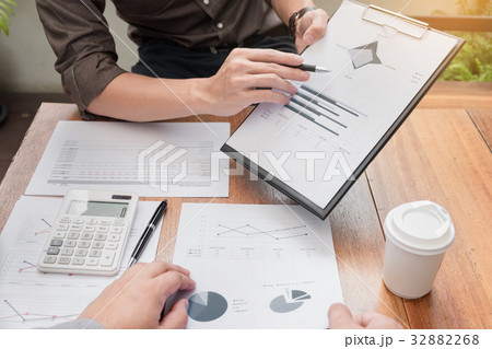 Business meeting  in outdoor. documents account managers crew wo 32882268