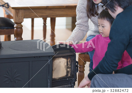 暖炉　家族 32882472
