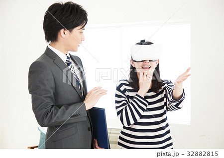 ビジネス 不動産 リフォーム VR VRメガネ バーチャルリアリティ 白バック ビジネス 不動産 リフォーム VR VRメガネ バーチャルリアリティ 白バック 32882815
