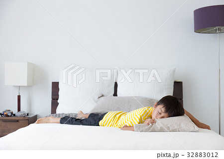 昼寝イメージ 32883012