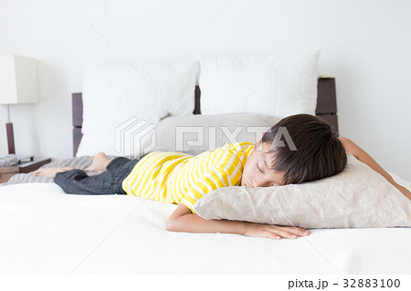 昼寝イメージ 32883100