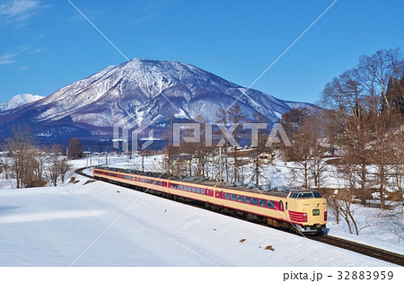 黒姫山と189系国鉄色による普通列車妙高 黒姫山と189系国鉄色による普通列車妙高 32883959