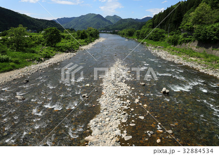 初夏の伊南川　只見町・山里橋から 32884534