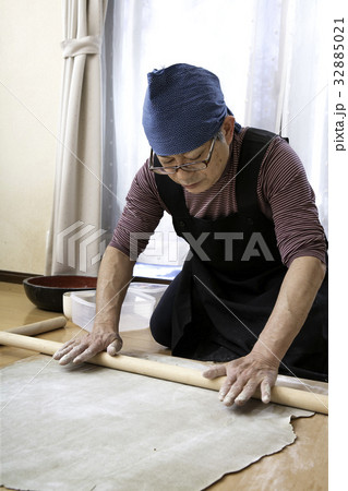 シニアのそば打ち 32885021