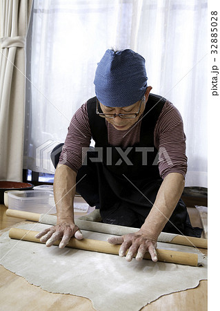 シニアのそば打ち 32885028