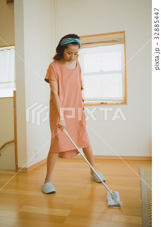housewife housewife 32885447