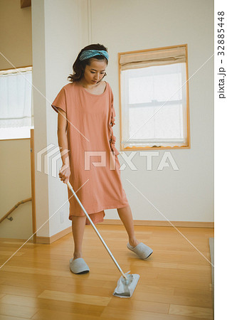 housewife housewife 32885448