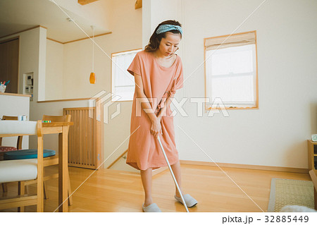housewife 32885449