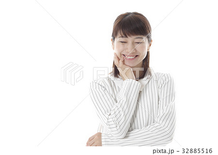 自然な表情の女性 自然な表情の女性 32885516