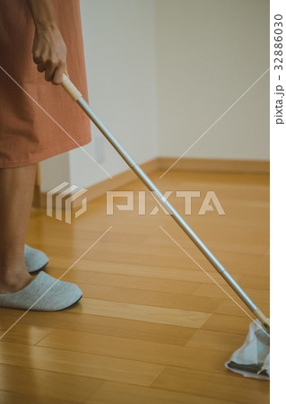 housewife 32886030