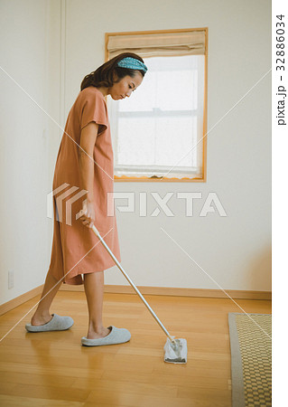 housewife 32886034