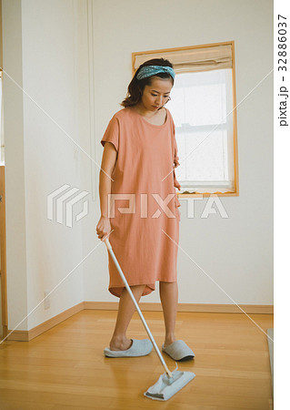 housewife 32886037