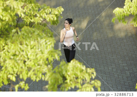 The woman is running in the park The woman is running in the park 32886713