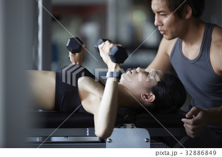 the man is teaching the girl to practise gym 32886849