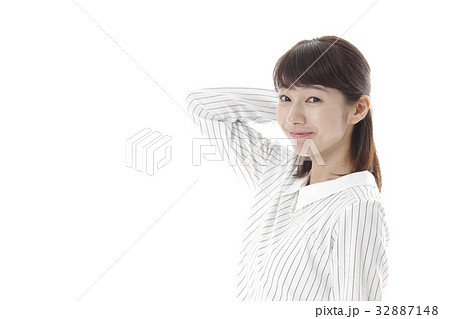 自然な表情の女性 自然な表情の女性 32887148