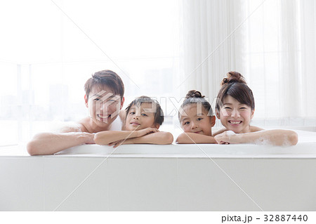 親子入浴イメージ 32887440