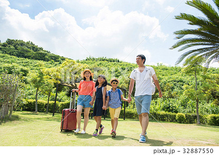 夏休み 小学生 家族旅行 夏休み 小学生 家族旅行 32887550