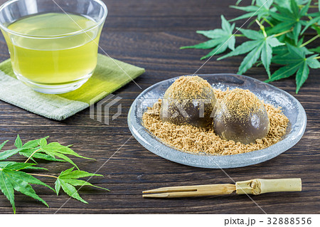 餡入りわらび餅 きな粉 餡入りわらび餅 きな粉 32888556