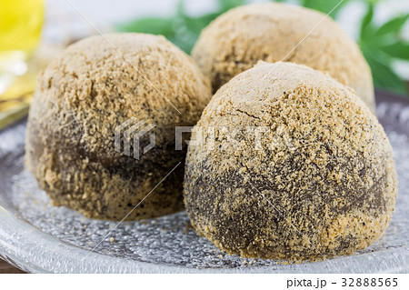 餡入りわらび餅 きな粉 餡入りわらび餅 きな粉 32888565