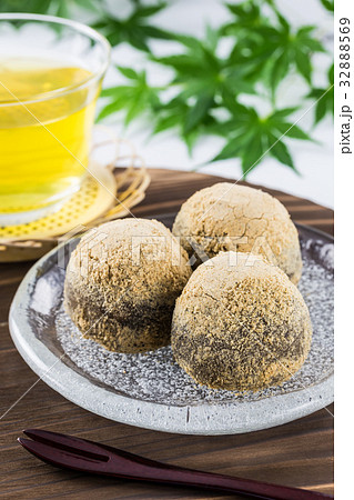 餡入りわらび餅 きな粉 餡入りわらび餅 きな粉 32888569