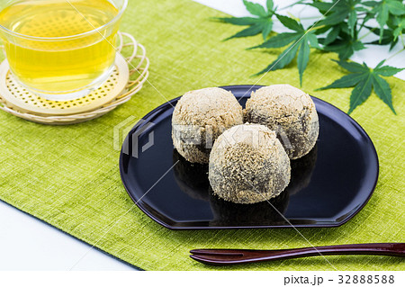 餡入りわらび餅 きな粉 餡入りわらび餅 きな粉 32888588