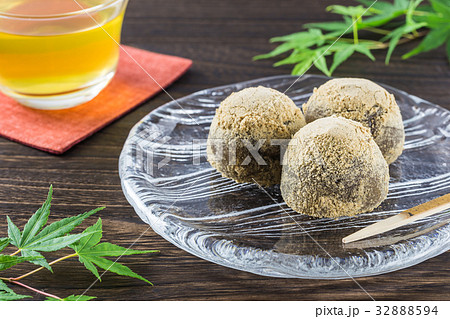 餡入りわらび餅 きな粉 餡入りわらび餅 きな粉 32888594