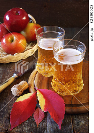Two glasses of apple cider and red apples Two glasses of apple cider and red apples 32890028