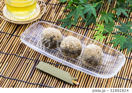 餡入りわらび餅 きな粉 餡入りわらび餅 きな粉 32892824