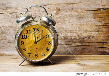 Coffee time. Vintage clock with coffee background 32894623