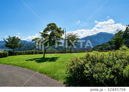 宮ヶ瀬　鳥居原　湖畔庭園 32895706