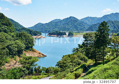 鳥居原園地からの宮ヶ瀬湖 32895707