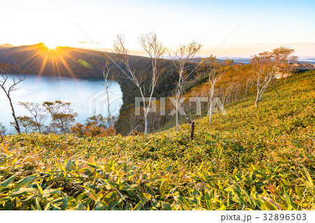 《北海道》秋の摩周湖《夜明け》 32896503
