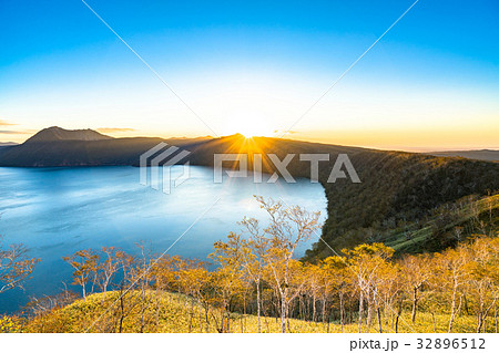 《北海道》秋の摩周湖《夜明け》 《北海道》秋の摩周湖《夜明け》 32896512