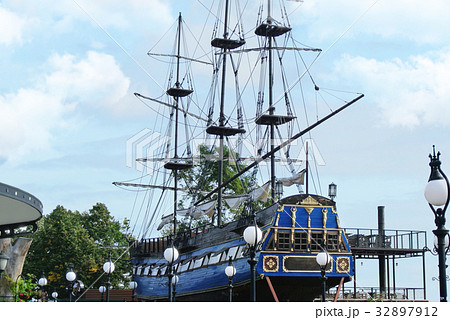 Ship on the dock Ship on the dock 32897912