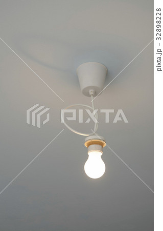 light bulb light bulb 32898228