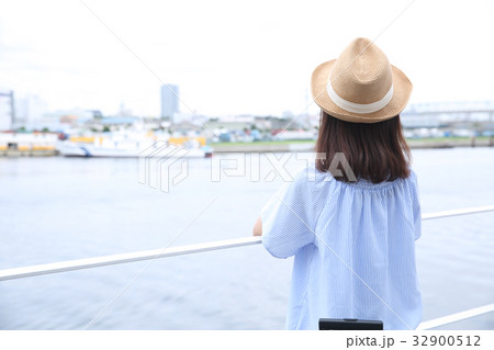 旅する女性 旅する女性 32900512