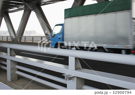 橋と自動車 32900794