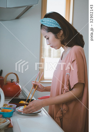 housewife housewife 32902143