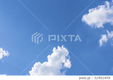 Clear blue sky with a tiny clouds Clear blue sky with a tiny clouds 32902409