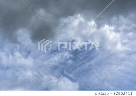 Dark clouds and sky before thunderstorm Dark clouds and sky before thunderstorm 32902411