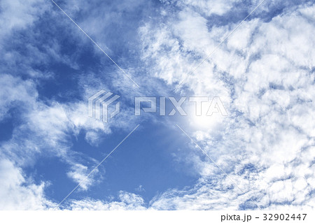 Sunlight and blue sky with white clouds Sunlight and blue sky with white clouds 32902447