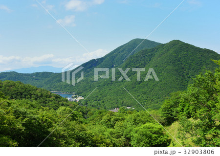 登山道から見た黒檜山と駒ヶ岳 登山道から見た黒檜山と駒ヶ岳 32903806
