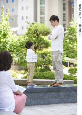 遊び 見開き 対面 32903980